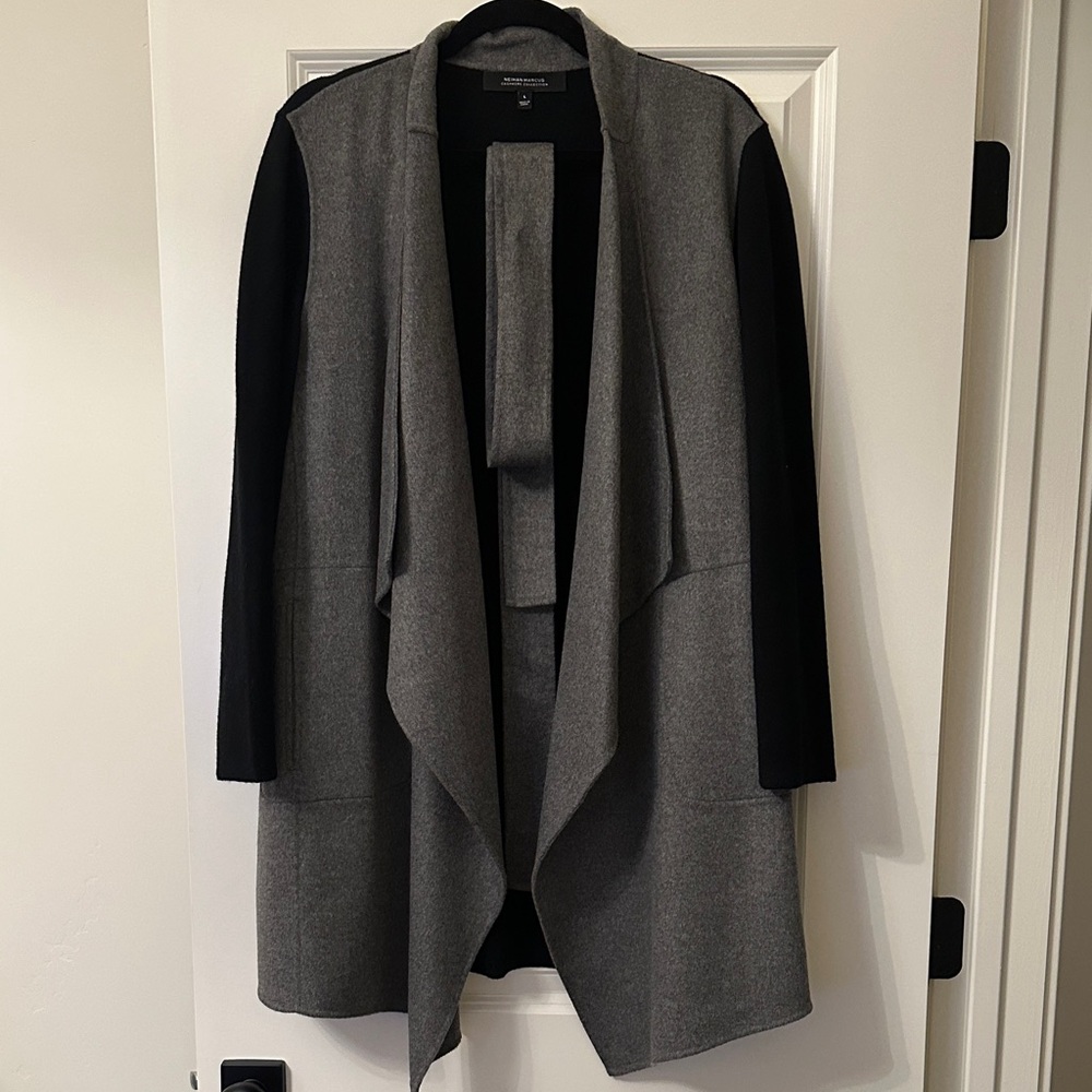 Neiman Marcus Black and Gray Women's sweater